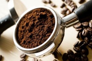 Jura oder DeLonghi Kaffeevollautomaten professionell reinigen lassen